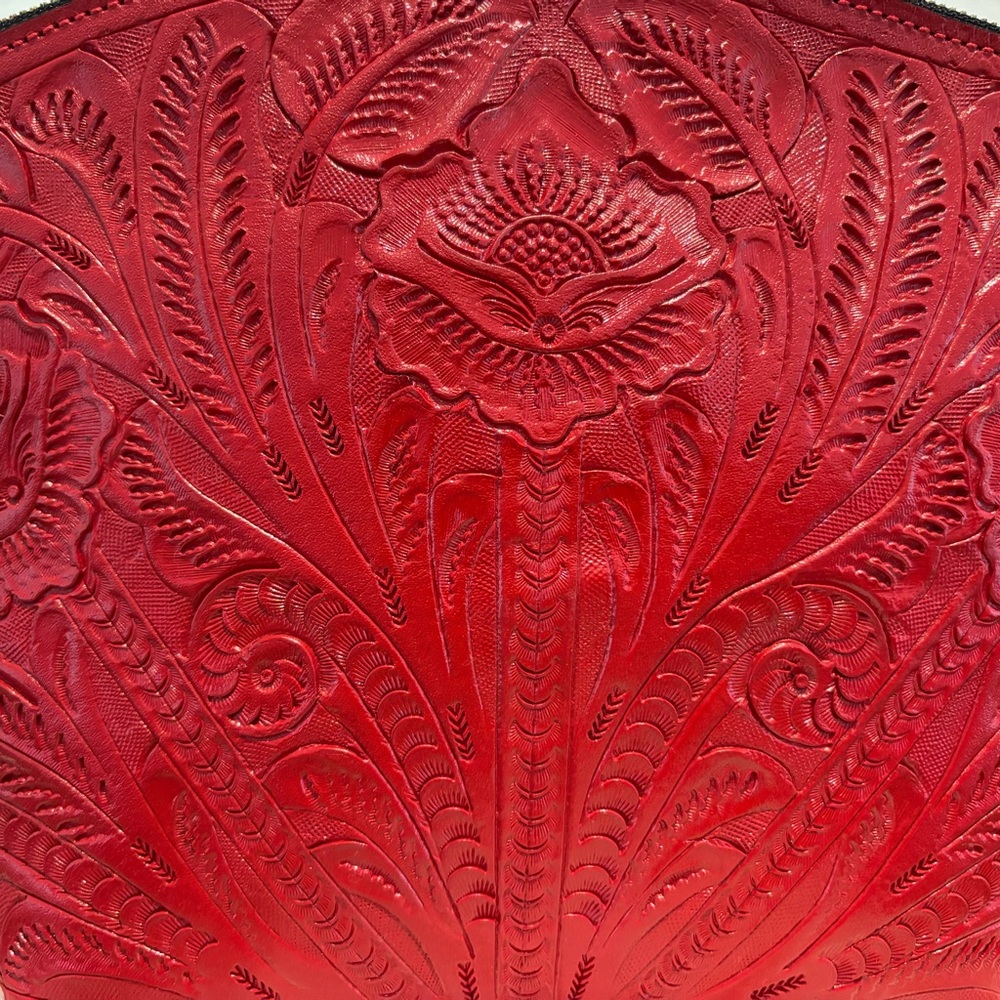 Carolina Crowley NWOT Western Red Leather Tooled Chunky Tasseled Zippered Clutch - Picture 6 of 7